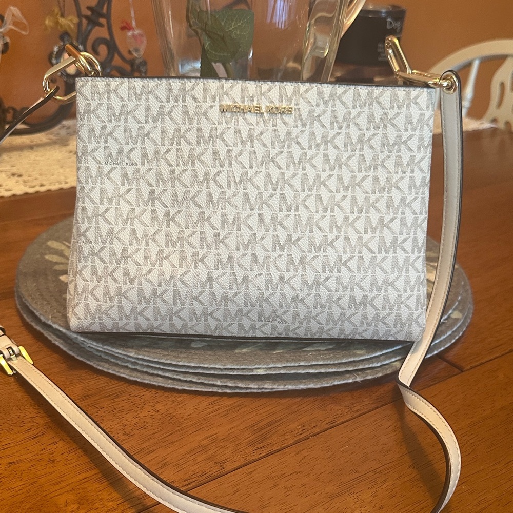 Michael Kors Cream and Gold Crossbody Hand Bag